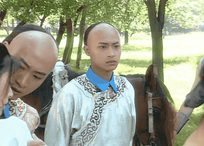 劫了狱之后,五阿哥和小燕子,尔康和紫薇要私奔.