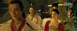 好多人在肉叔后台留言,说白龙好像会发光.